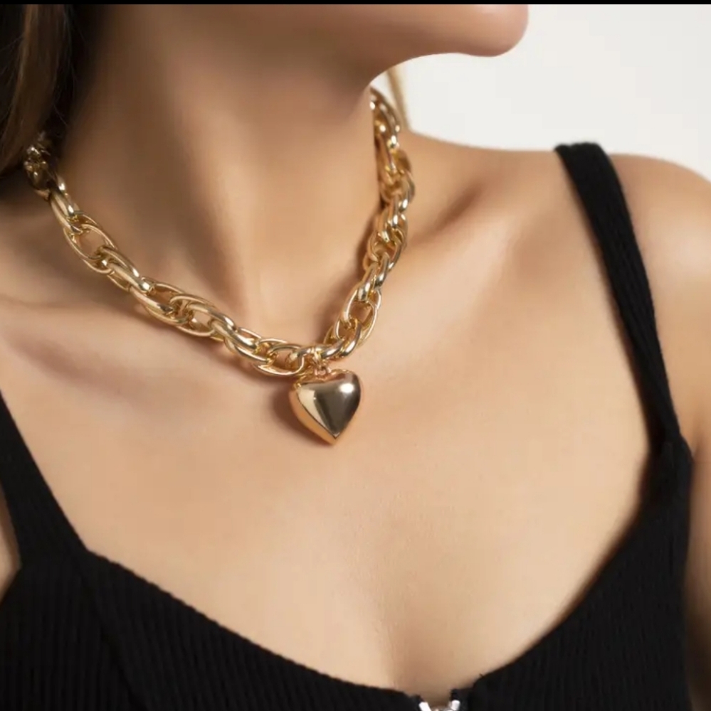 Chunky chain with big heart